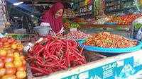 Harga cabai rawit di Pasar Induk Banyuwangi naik 3 kali lipat. (Hermawan Arifianto/Liputan6.com)