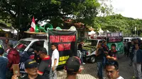 Taksi Online Parkir, Lalu Lintas Depan Balai Kota Jakarta Padat