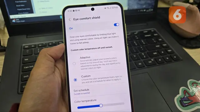 Mengaktifkan Blue Light Filter lewat menu Eye Comfort Shield di Galaxy A55