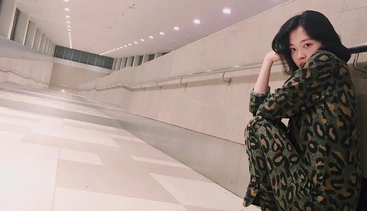 Kabar ini sendiri pun sudah dibenarkan oleh agensi Sulli, SM Entertainment. Akan tetapi pihak SM Entertainment belum menyampaikan detail reality show tersebut. (Foto: instagram.com/jelly_jilli)