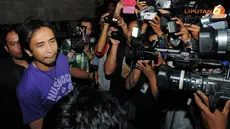 Piyu saat menjawab pertanyaan media usai menjalani pemeriksaan di Polda Metro Jaya (Liputan6.com/ Faisal R Syam)