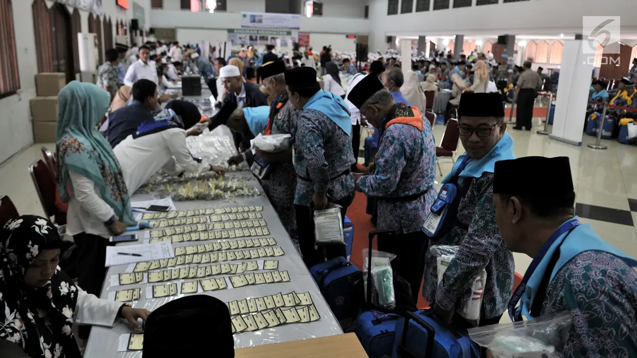 Calon Jemaah Haji Kloter 1 Mulai Padati Asrama Pondok Gede