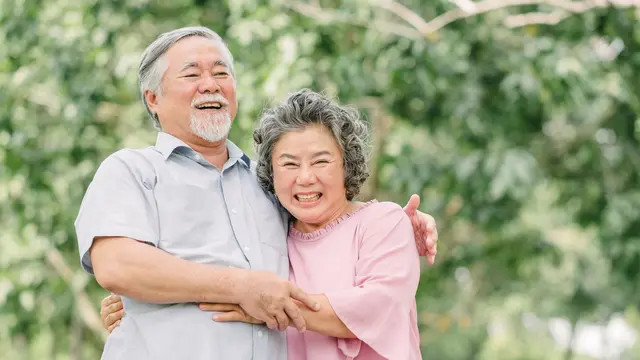 pasangan tua bahagia