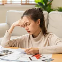 Ilustrasi perempuan sedang stres/copyrightshutterstock/Kmpzzz