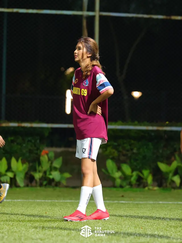 Punya Tendangan Kung Fu, Ini 6 Potret Soraya Rasyid Saat Main Bola