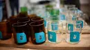 Hasil kreativitas warga Guatemala yang mensulap botol jadi gelas bernilai tinggi, Guatemala (12/2). (AFP PHOTO/JOHAN Ordonez)