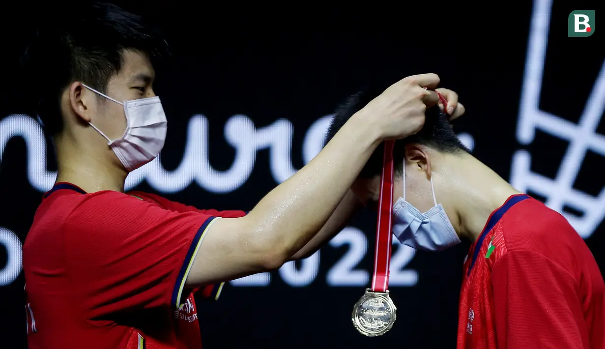 Liu Yu Chen/Ou Xuan Yi menjadi satu-satunya wakil China di Sektor Ganda Putra pada gelaran Indonesia Open 2022. Hebatnya mereka berhasil menjadi juara setelah sukses menundukan wakil Korea Choi Sol Gyu/Kim Won Ho dengan skor 21-17 dan 23-21. (Bola.com/Bagaskara Lazuardi)