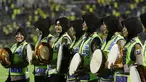 Polwan kota Gresik bersiap memainkan seni Banjari usai laga Gresik United melawan Sriwijaya FC pada Torabika SC 2016 di Stadion Tri Dharma, Minggu(12/6/2016). (Bola.com/Nicklas Hanoatubun)