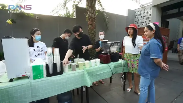 [Fimela] Nagita Slavina dan Titi Kamal