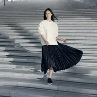 Melihat busana minimalis dari UNIQLO X Theory (UNIQLO X Theory)