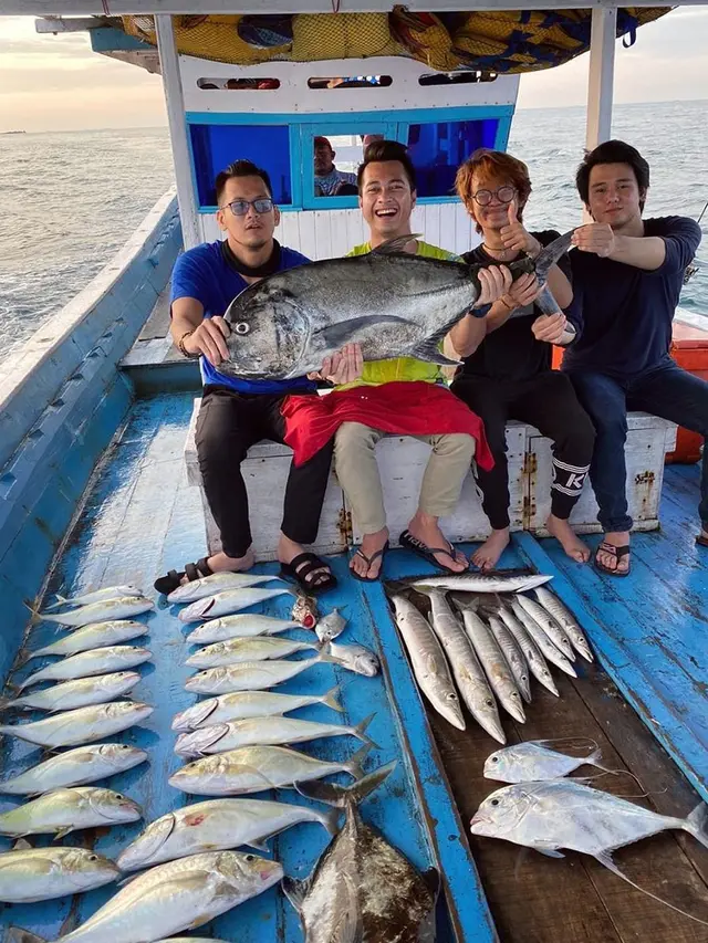 Punya Hobi Mancing, Ini 7 Momen Eza Gionino Dapat Ikan
