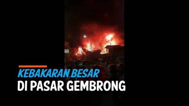 Musibah kebakaran terjadi di kawasan Pasar Gembrong Jakarta Timur Minggu (24/4) malam. Api berkobar besar membakar bangunan dan disertai dengan asap pekat.