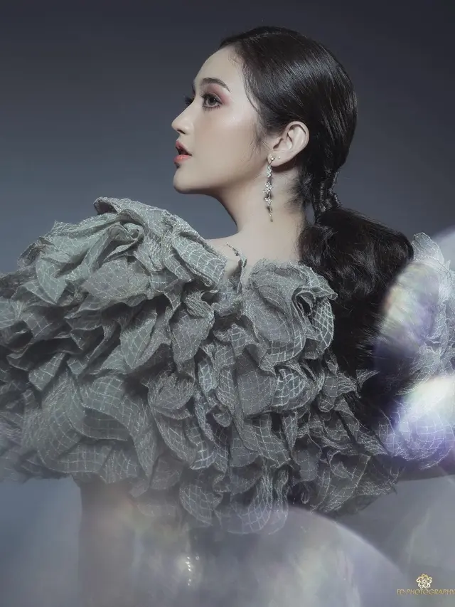 Potret Ranty Maria Kenakan Dress Abu-abu. (Sumber: Instagram/fdphotography90)