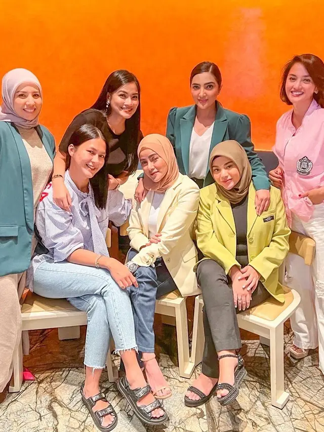 7 Potret Aurel Hermansyah Gabung Geng Cendol, Muda Sendiri
