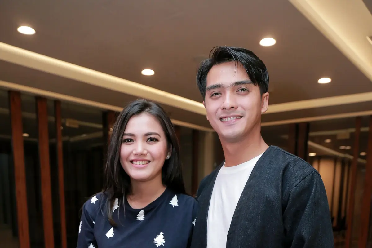 Keluarga Besar Ricky Harun Punya Tradisi Berseragam saat Rayakan