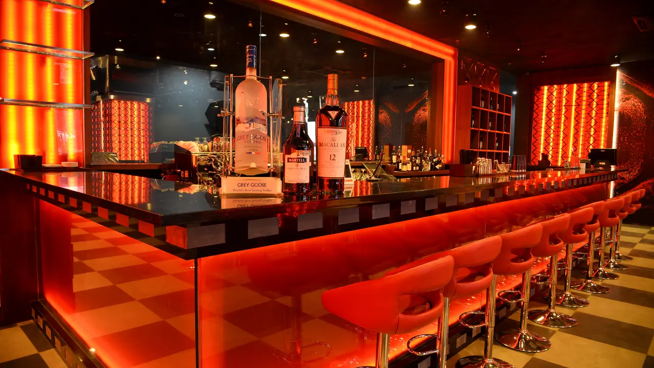  Popular Mansion, Bar Minimalis Pengalaman Maksimalis