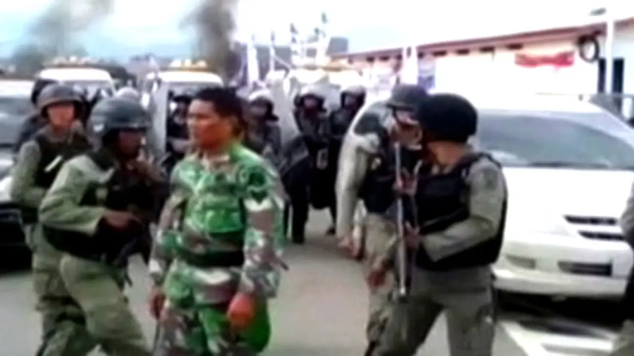 Bentrok Warga Vs Aparat