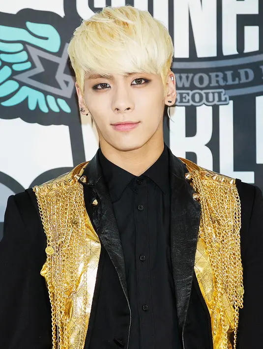 Seperti diketahui, Jonghyun SHINee ditemukan di apatermennya pada pukul 18.00 waktu Korea. Di apartemennya, ditemukan briket batu bara yang sedang menyala. (foto: usmagazine.com)