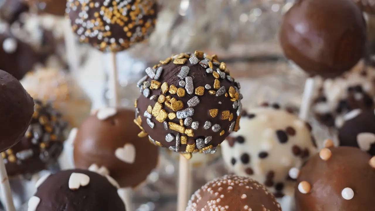 dessert bola coklat