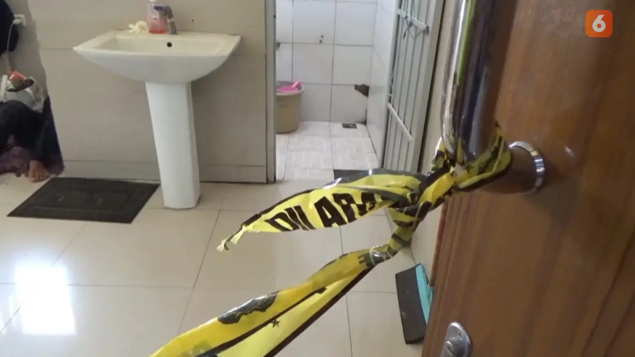 IRT ditemukan tewas bersimbah darah di toilet RSUD Syech Yusuf Gowa (Liputan6.com/Fauzan)