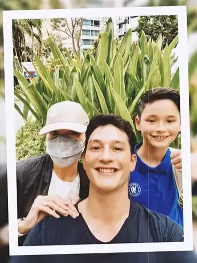 Demi Anak, 5 Artis Ini Liburan ke Luar Negeri dengan Mantan Pasangan