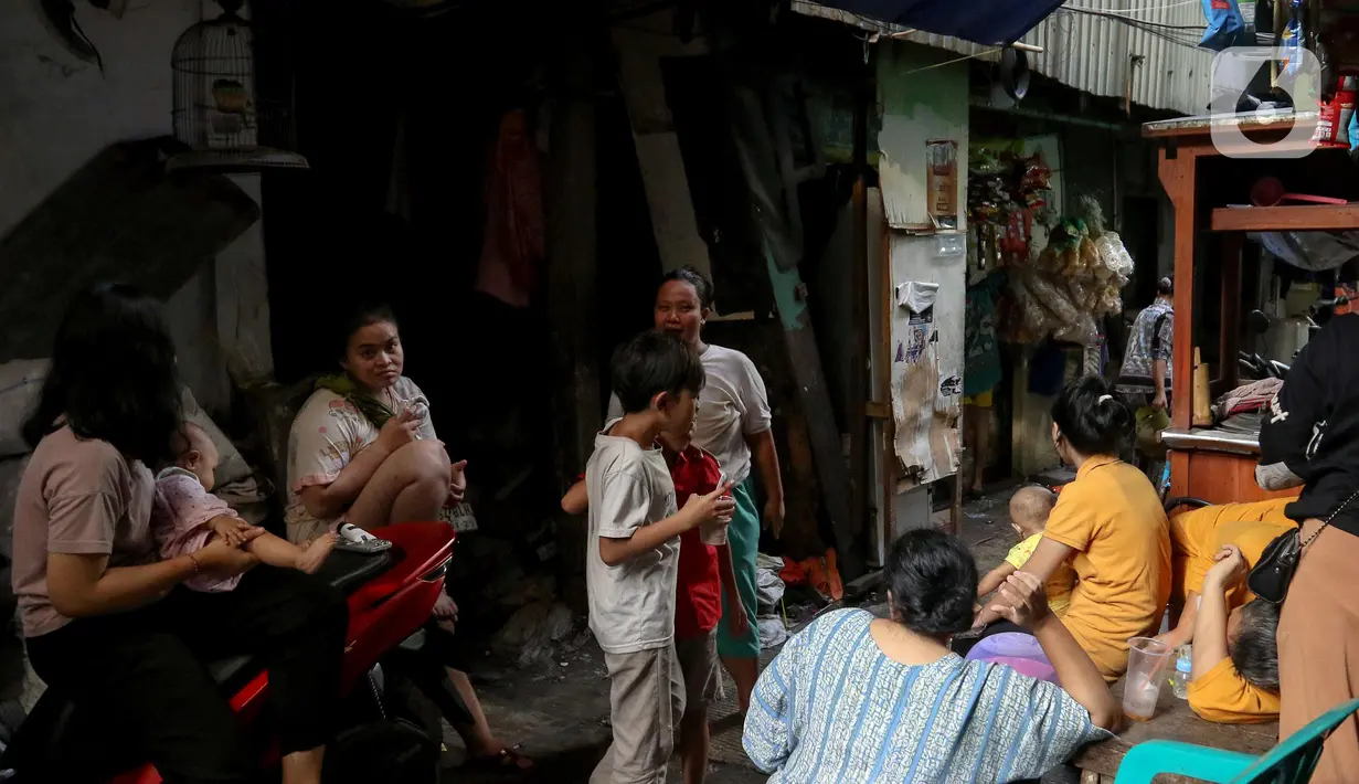 Tingginya biaya hidup, harga sewa hunian yang layak serta keterbatasan lahan menjadi beberapa faktor penyebab utama rendahnya angka kepemilikan rumah di ibu kota. (Liputan6.com/Herman Zakharia)