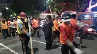Puluhan Petugas Kebersihan Geruduk Festival Rakyat di Surabaya