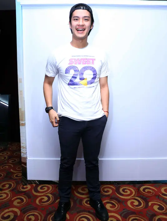 "Sebenernya kalau tantangan sih klo secara fisik saya harus nurunin beran badan, diminta langsung turunin sama produser kreatif dan scriptwriter juga. Langsung minta nurunin berat badan 7-8 kg ada kali ya,” tuturnya. (Nurwahyunan/Bintang.com)