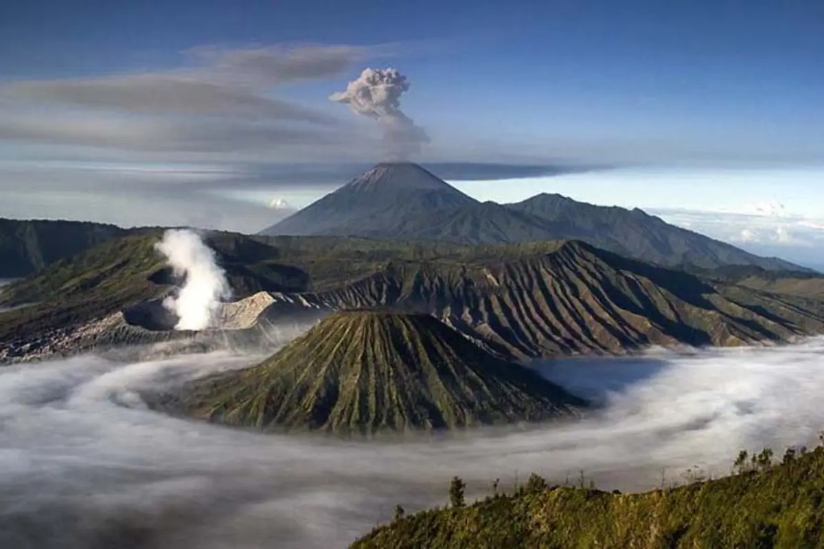 Ditutup, Gunung Bromo Berstatus Waspada