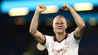 Suatu catatan tersendiri dan tentunya menjadi kebanggaan bagi seorang pemain yang mampu mencetak gol dalam sebuah laga pembuka di liga elite Eropa seperti di Liga Inggris. Apalagi jika gol tersebut dapat menjadi pemicu atau pembangkit semangat bagi rekan-rekannya untuk meraih hasil maksimal berupa tiga poin penuh. Namun ada kalanya gol pembuka justru dihasilkan ke gawang sendiri alias gol bunuh diri. Berikut daftar 5 pemain sebagai pencetak gol pertama di laga pembuka Liga Inggris dalam 5 musim terakhir. (AFP/Darren Staples)