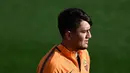 Penyerang AS Roma, Cengiz Under saat mengikuti latihan di tempat latihan Trigoria di kota Roma (12/3). Roma akan melawan Shakhtar Donetsk di leg kedua 16 besar Liga Champions di Olimpico. (AFP Photo/Filippo Monteforte)