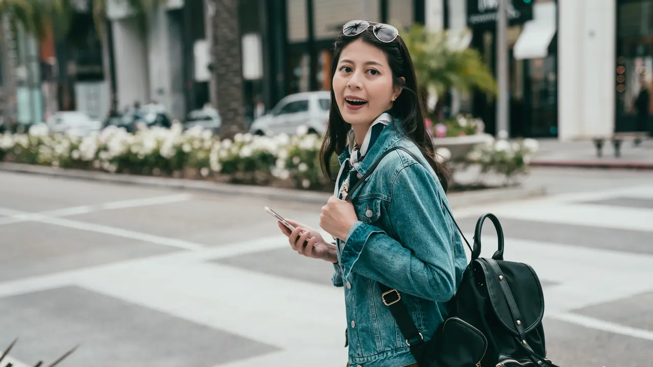 wanita juni kuat