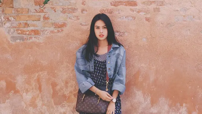 Gaya Maudy Ayunda Pakai Denim Ini Curi Perhatian, Kece