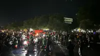 Aksi Indonesia Gelap di Makassar Kembali Blokade Jalan Hingga Malam