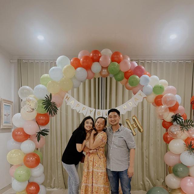 7 Potret Oline Mendeng Pamer Kemesraan dengan Kekasih Ini Tuai Banyak Dukungan