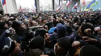 Kelompok Pro Rusia bentrok dengan warga Ukraina (Kyivpost)