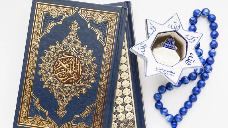 Kedudukan Al-Quran Sebagai Sumber Hukum Islam
