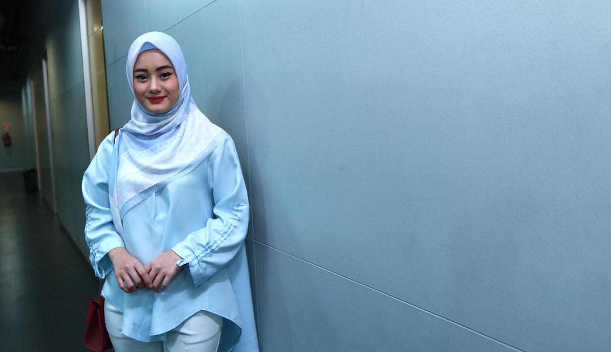 Putuskan Berhijab, Dinda Hauw Selektif Soal Pekerjaan ...