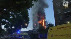 Beberapa penghuni yang berhasil keluar dari apartemen mengatakan, masih banyak orang yang masih terjebak.