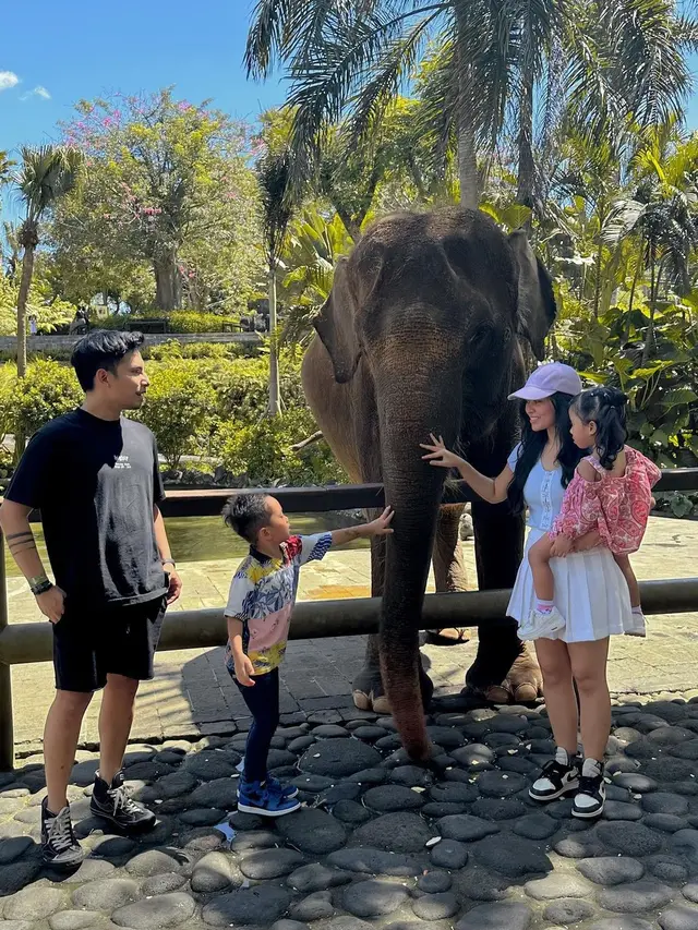 Rachel Vennya dan Okin kompak liburan bareng anak di Bali bertepatan momen Ramadhan 2023 (Foto: Instagram rachelvennya)