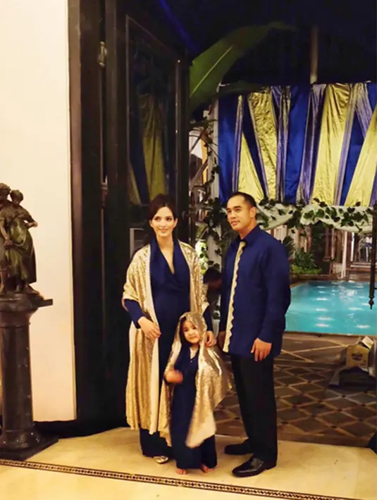 Sebelum mendapat pesta baby shower, Nia Ramadhani lebih dulu melakukan acara 7 bulanannya di kediamannya kawasan Menteng, pertengahan September lalu.. (Via Instagram/@ramadhaniabakrie)