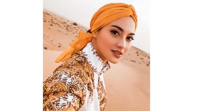 7 Potret Liburan Ririn Ekawati di Dubai, Tampil Kasual dan Memesona