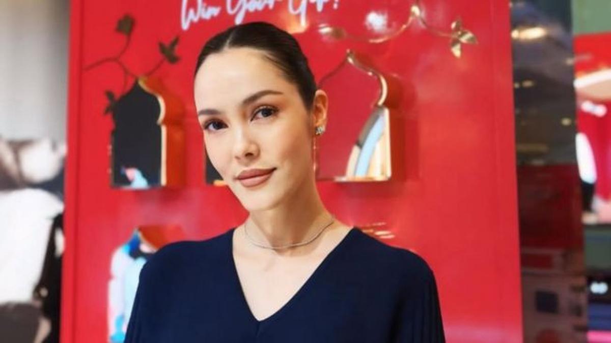 4 Potret Cantik dan Anggun Cathy Sharon di Usia 42 Tahun, Rahasia Awet Mudanya Bikin Terpesona