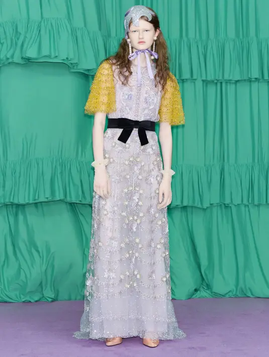 Logo baru, seperti Chez Valentino dan Panther 60, serta motif hewan seperti kucing dan anjing pug, semakin memperkuat identitas koleksi ini.  [Dok/Valentino].