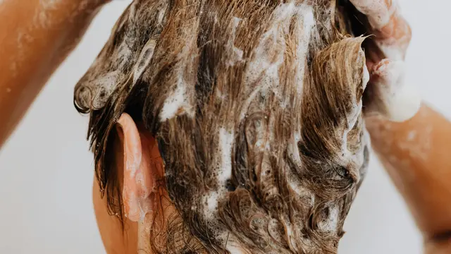 Menjaga Elastisitas Rambut