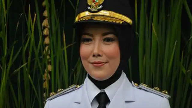 Plt Bupati Cirebon Menangis Usai Disuruh Pulang Camat Korban Banjir Bandang