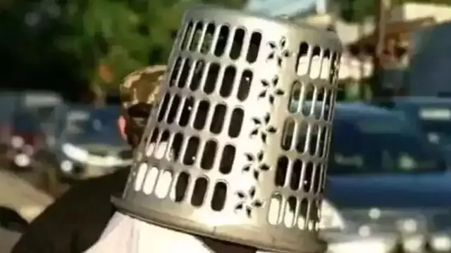 6 Potret Helm dari Benda Lain Ini Absurd Banget, Microwave Salah Satunya