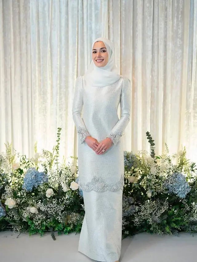 8 Inspirasi Baju Kurung Elegan dari Public Figure, Anisha Rosnah-Ayu Ting Ting