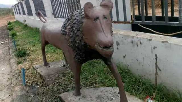6 Patung di Desa Ini Absurd Banget, Bentuknya Bikin Enggak Habis Pikir