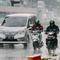 Pengendara motor menggunakan jas hujan saat hujan deras mengguyur kawasan Jalan Thamrin, Jakarta, Selasa (31/5/2022). Potensi cuaca ekstrem di sejumlah wilayah di Indonesia pada hari ini dipengaruhi oleh kemunculan bibit siklon tropis 92S di Samudera Hindia selatan Jawa Barat. (Liputan6.com/Faizal Fanani)